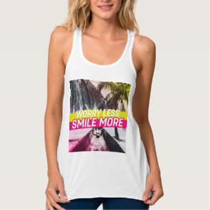 Camiseta Con Tirantes Menos preocupación, sonreír más