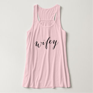 Camiseta Con Tirantes Wifey mujeres rosadas con escritura negra moderna