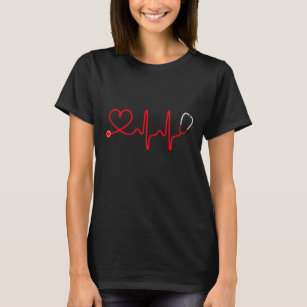 Camiseta con un estetoscopio y un corazón 