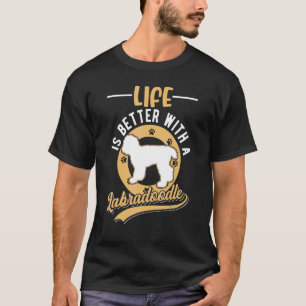 Camiseta Con un labradoodle