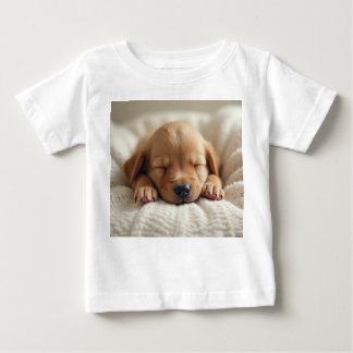 Camiseta con un lindo cachorro encima