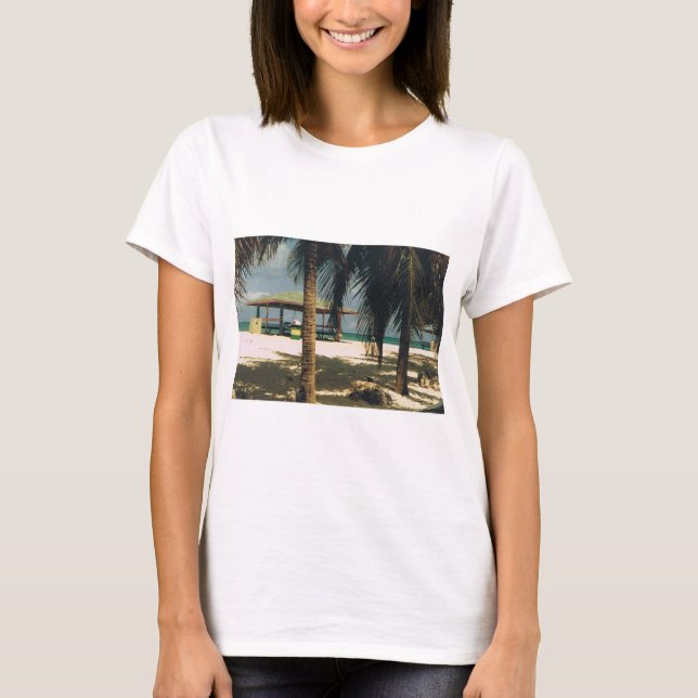 Camiseta con una escena de la isla (Anverso)