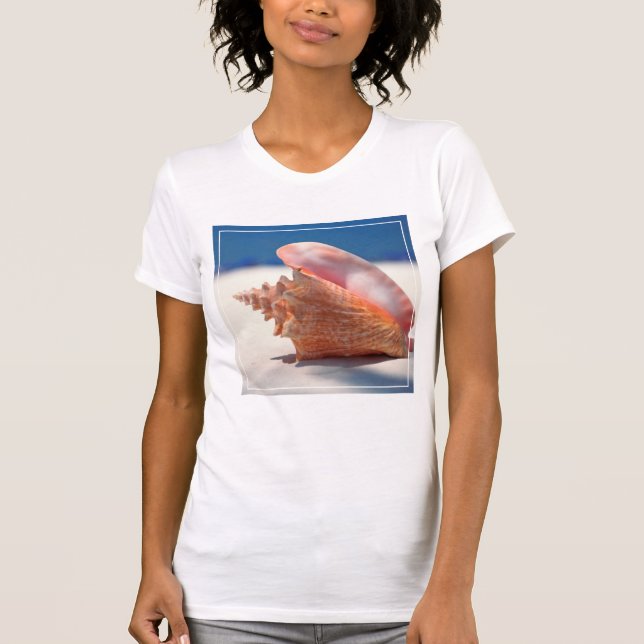 Camiseta Concha Shell en la playa 2 (Anverso)