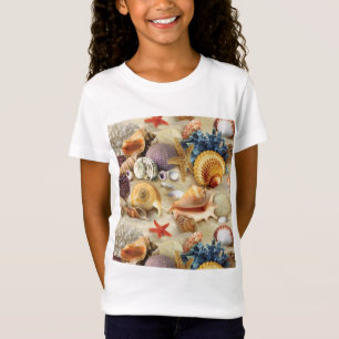 Camiseta conchas marinas en la playa