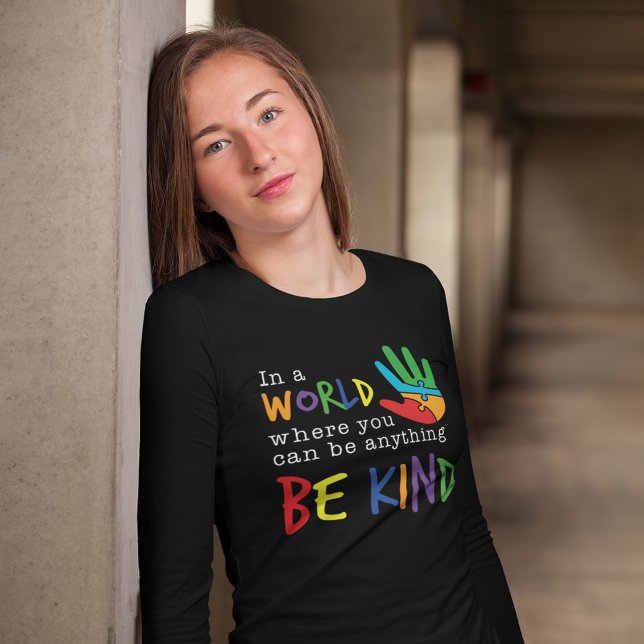 Camiseta Conciencia del autismo donde puedes ser cualquier  (Be Kind Rainbow Motivation Womens Black Long Sleeves T-Shirt)
