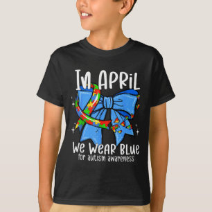 Camiseta Conciencia sobre el autismo en abril lleva lazo az