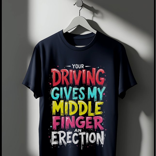 Camiseta Conducir Me Da Una Erección Al Dedo Medio (Subido por el creador)