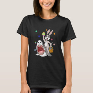 Camiseta Conejito de Pascua montando tiburón Gracioso Huevo