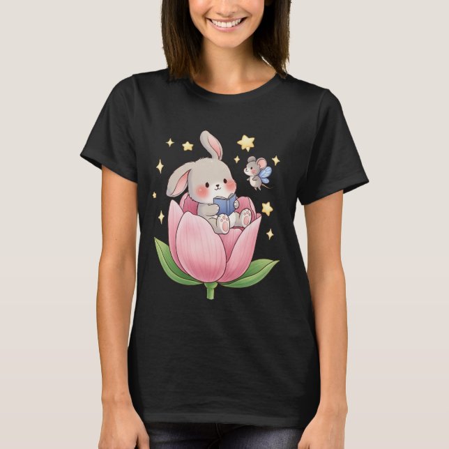 Camiseta Conejito Lindo Leyendo Libro en Flor Rosa con Hada (Anverso)
