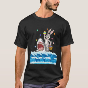 Camiseta Conejo de Pascua Montando Tiburón Con Cesta De Hue
