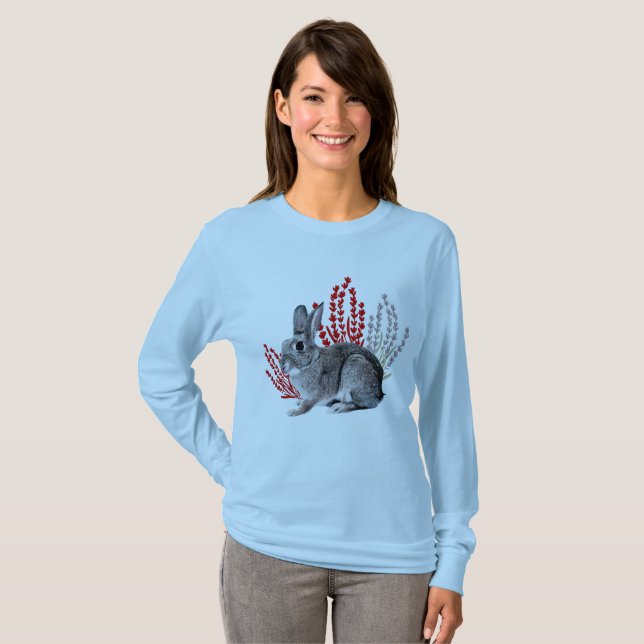 Camiseta Conejo salvaje con elementos botánicos rojos y púr (Anverso completo)