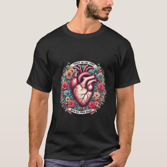 Camiseta Confía en el Señor | Proverbios 3:5 Corazón Cristi (Anverso)