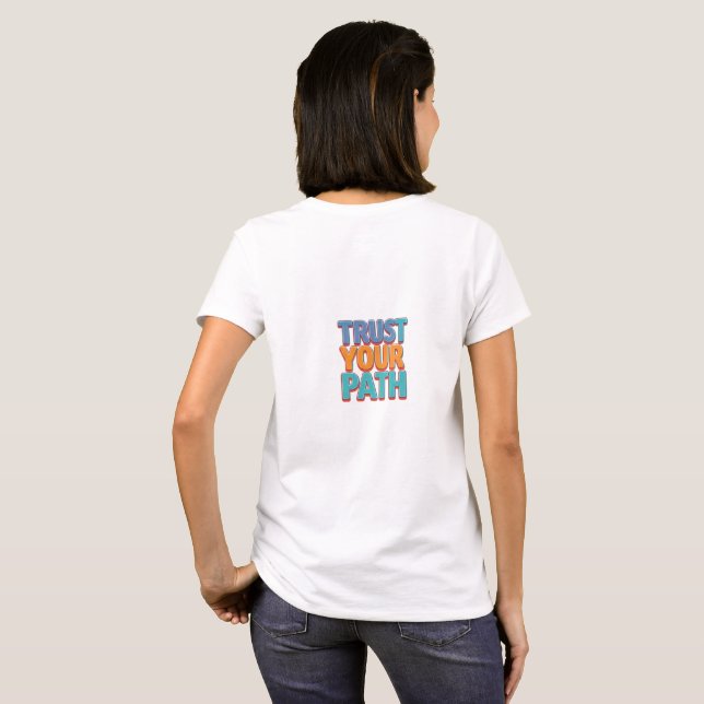 Camiseta "Confía en tu viaje" (Reverso completo)