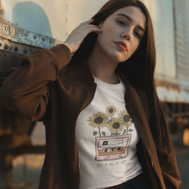 Camiseta Confianza en Vibe Boho Sunflower y Cattsette (Subido por el creador)