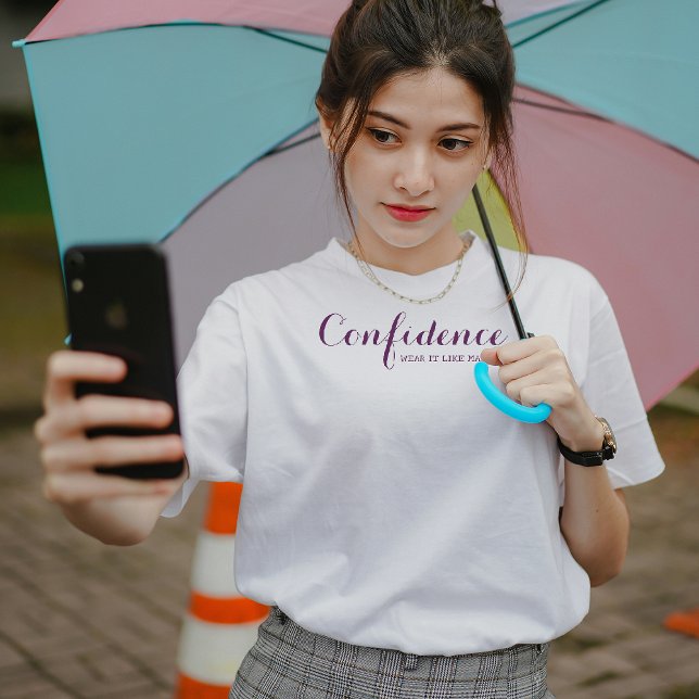 Camiseta Confianza Usa eso como un maquillaje-estímulo (lovely confidence girls are beauty.)