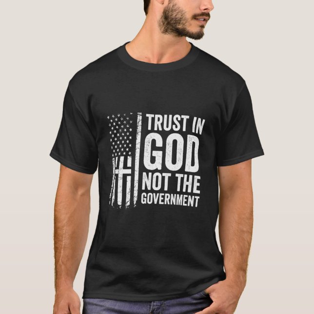 Camiseta Confiar en Dios, no en el Gobierno - Cristo patrió (Anverso)
