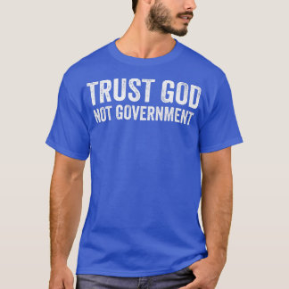 Camiseta Confiar en Dios no en el gobierno premium