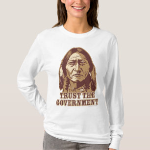 Camiseta Confíe en al gobierno - modificado para requisito
