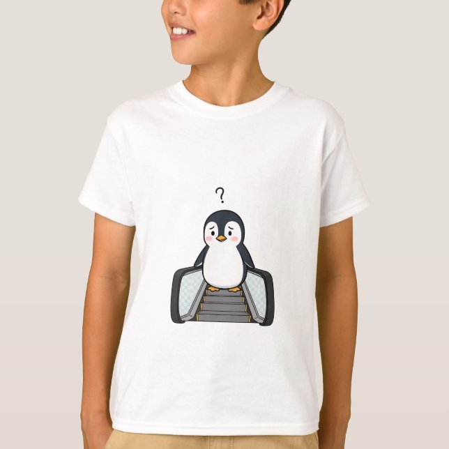 Camiseta Confused Cute Penguin Standing on Escalator (Anverso)