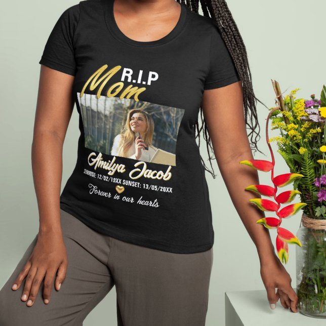 Camiseta conmemorativa de mamá personalizado R.I.P (Custom R.I.P Mom Memorial T-Shirt with Photo & Gold Foil Heart  )