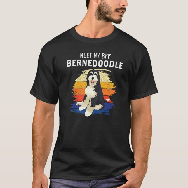 Camiseta Conoce a mi dueño de perro de Bff Bernedoodle (Anverso)