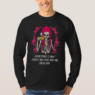 Camiseta Conoce gente y siéntete mal por su perro divertido