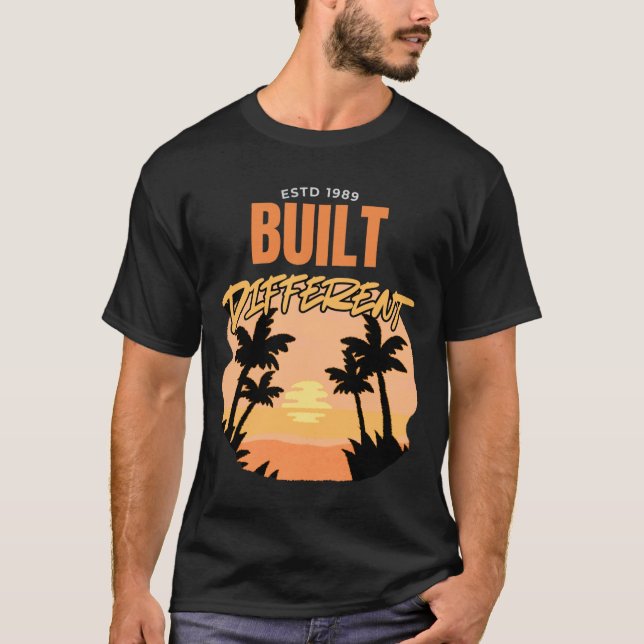 Camiseta Construido Diferente Tee de Playa Palm 1989 (Anverso)