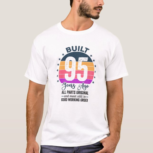 Camiseta Construido Hace 95 Años Todas Las Piezas Original  (Anverso)