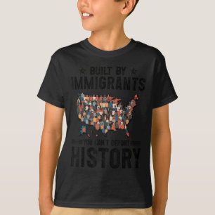 Camiseta Construido por inmigrantes, no se puede burlar de 
