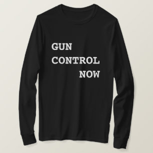 Camiseta Control de armas ahora, texto en negrita y blanco,