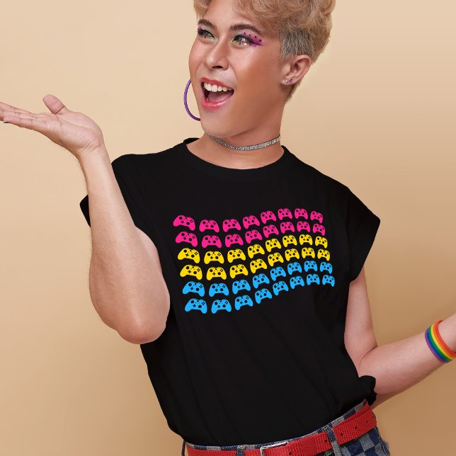 Camiseta Controladores de videojuegos de videojuegos Bander (Mockup of LGBT youth wearing the t-shirt. Photo by our-team on Freepik.)