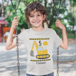 Camiseta Cool Construction Excavator Custom Kids Birthday<br><div class="desc">Cool custom construction excavator birthday party t-shirt for a child who loves yellow construction vehicles in black and yellow. Fun vehicle tee for a little boy who loves cars and trucks. Customize with your kid's name under the digger and black and yellow caution tape.</div>