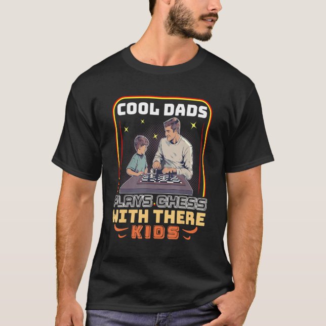 Camiseta Cool Dads plays chess with there Kids  Father´s Da (Anverso)