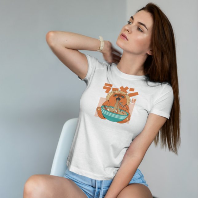 Camiseta Cool Tanuki Eating Ramen (Subido por el creador)
