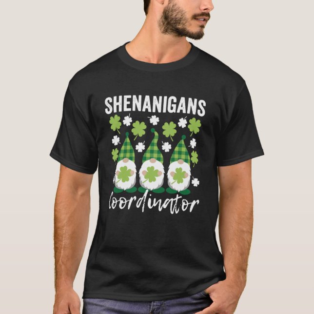 Camiseta Coordinador de Shenanigans Cute Gnomes St Patrick  (Anverso)