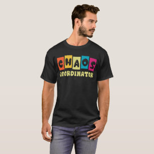 Camiseta Coordinador del caos sarcástico, tipografía de Sas