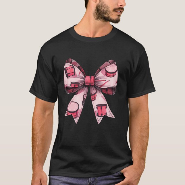 Camiseta Coquette Bow Drummer Mom Pattern Cinta rosa (Anverso)