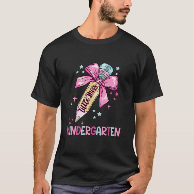 Camiseta Coquette Bow Lápiz de vuelta Miss Kindergarten (Anverso)