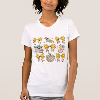 Camiseta Coquette Teacher Lápiz Apple Bow Coffee T-Shirt
