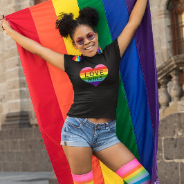 Camiseta Corazón de Arcoíris Amor Gana Mujer Negro