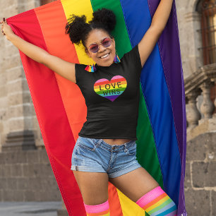 Camiseta Corazón de Arcoíris Amor Gana Mujer Negro