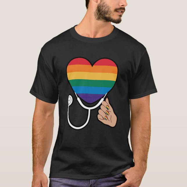 Camiseta Corazón de Orgullo Progresista con Estetoscopio (Anverso)