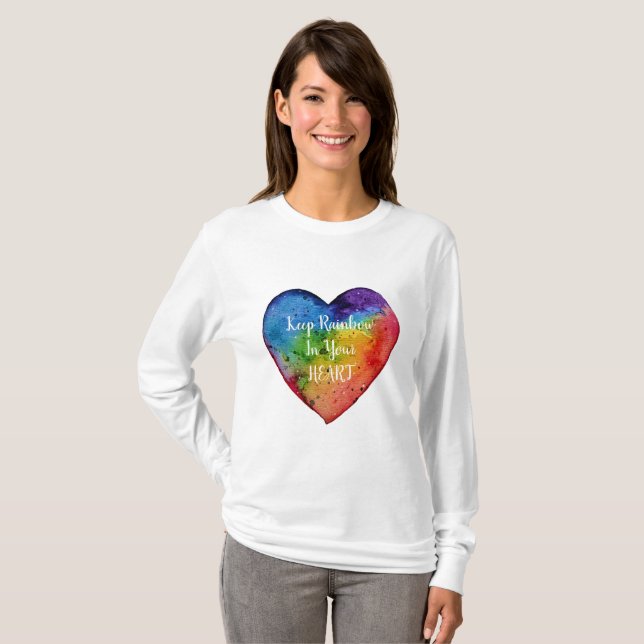 Camiseta Corazón lindo del arco iris de la acuarela (Anverso completo)