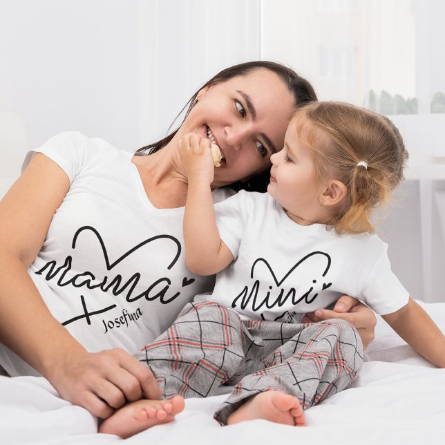 Camiseta Corazón mamá con nombre personalizado que coincide (Heart Mama with custom name matching T-Shirt)