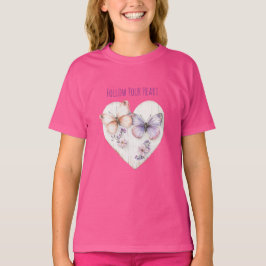 Camiseta Corazón Mariposas y Flores Rosadas Purpura