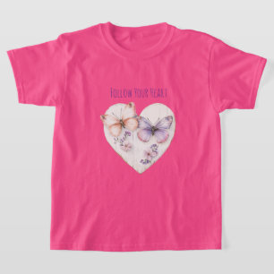 Camiseta Corazón Mariposas y Flores Rosadas Purpura