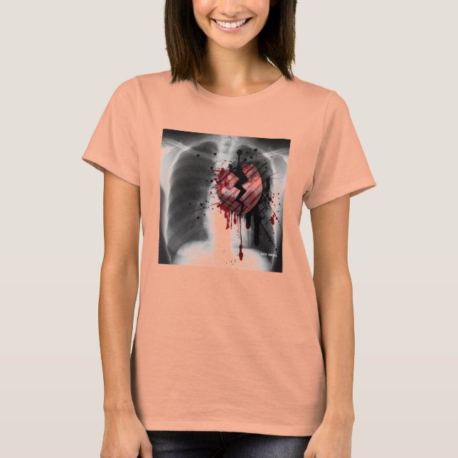 Camiseta corazón sangrante por Lola B... (Anverso)