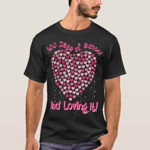 Camiseta Corazones Lindos 100 Días De Escuela Y Aún Lo Ama