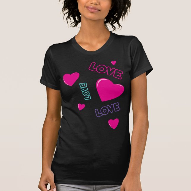 Camiseta Corazones rosados y amor - diseño romántico (Anverso)