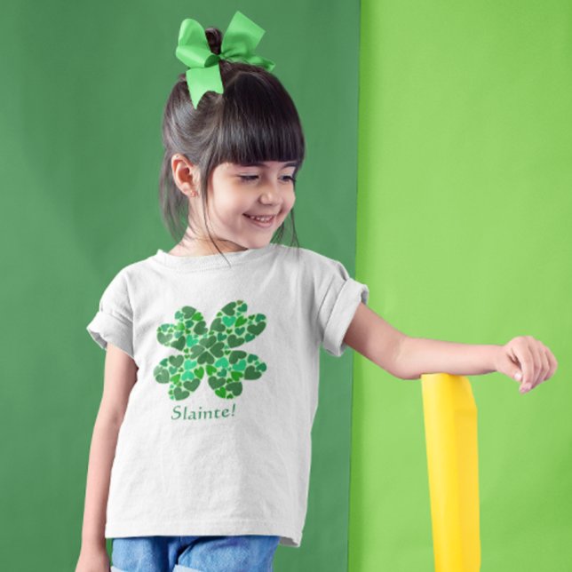 Camiseta Corazones verdes sacuden el Personalizable de St.  (Subido por el creador)